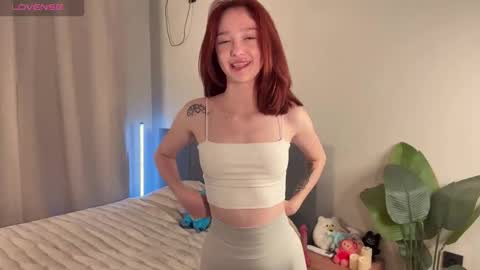Snapshot of minicleo chatting on 10.19.25 Cleo online show from 10.19.25