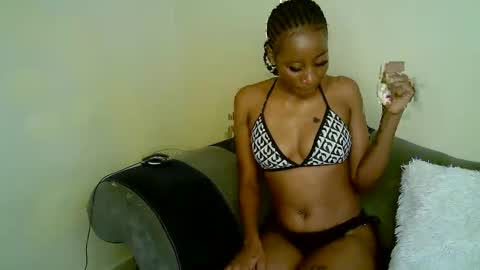 minieme001 online show from 02.21.26