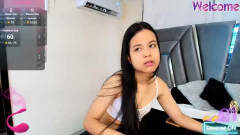 minilove_01 online show from 11.13.25