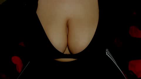 Snapshot of minka0 chatting on 01.29.25 minka0 online show from 01.29.25