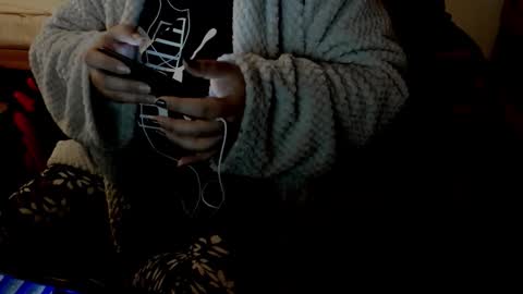 Snapshot of minka0 chatting on 11.29.25 minka0 online show from 11.29.25