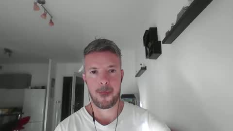 Snapshot of minka28 chatting on 05.21.26 minka28 online show from 05.21.26