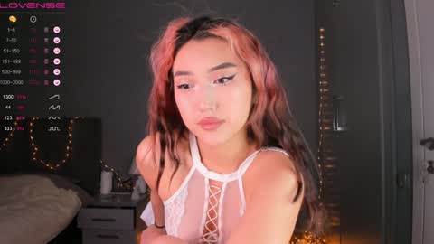 minnie_jin online show from 12.14.24