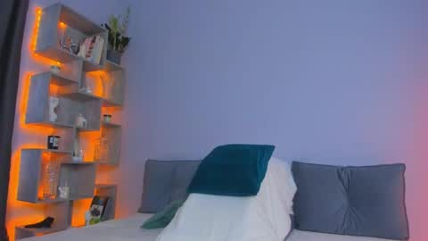 Snapshot of mirabrunette chatting on 05.12.26 Mira follow my fansly online show from 05.12.26
