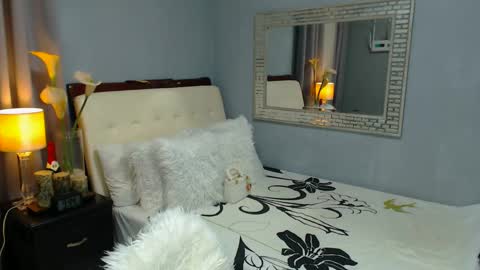 Snapshot of miracletrans chatting on 01.04.25 michelle online show from 01.04.25