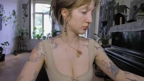 Snapshot of miranda2_0 chatting on 05.25.26 miranda2_0 online show from 05.25.26