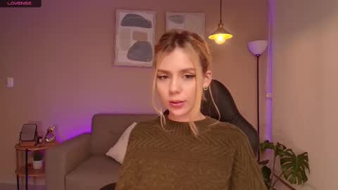 Snapshot of mirandashaw chatting on 02.10.25 Miranda Shaw online show from 02.10.25