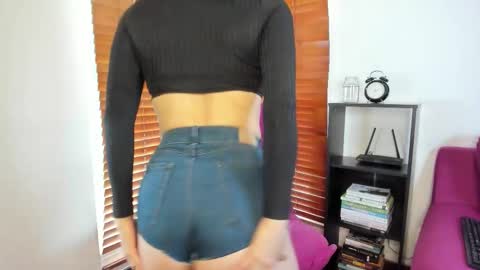 Snapshot of mirandasultry chatting on 11.04.25 miranda online show from 11.04.25