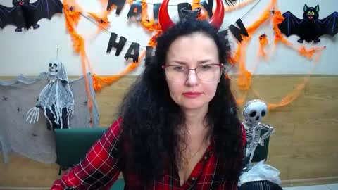 Miroslava Happi online show from 10.31.25