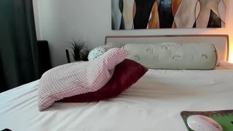 Snapshot of mis_eva chatting on 02.04.26 Eva online show from 02.04.26