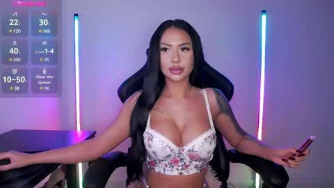 Snapshot of mishablueee chatting on 12.19.24 MishaBlueee online show from 12.19.24