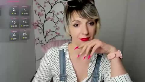 Snapshot of mishelle_blondie chatting on 04.28.26 Mishelle online show from 04.28.26