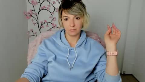 Snapshot of mishelle_blondie chatting on 05.11.26 Mishelle online show from 05.11.26