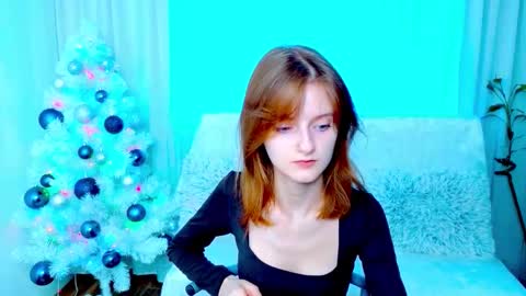 Snapshot of miss___alisa chatting on 12.20.25 Alisa NONNUDE online show from 12.20.25