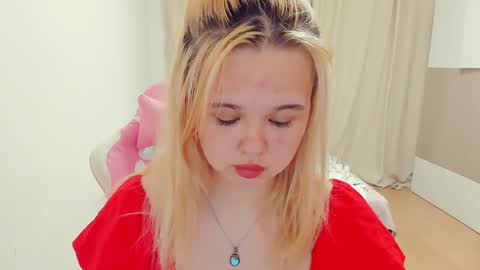 Snapshot of miss__selena chatting on 01.25.25 miss__selena online show from 01.25.25