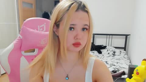 Snapshot of miss__selena chatting on 02.04.25 miss__selena online show from 02.04.25