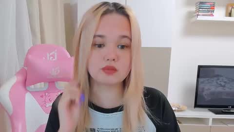 Snapshot of miss__selena chatting on 02.18.25 miss__selena online show from 02.18.25