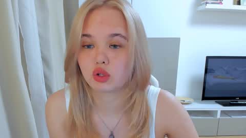 Snapshot of miss__selena chatting on 02.25.25 miss__selena online show from 02.25.25