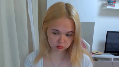 Snapshot of miss__selena chatting on 03.06.25 miss__selena online show from 03.06.25