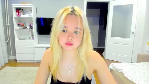 Snapshot of miss__selena chatting on 11.23.25 miss__selena online show from 11.23.25