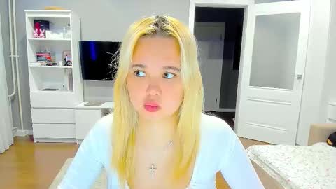 Snapshot of miss__selena chatting on 11.29.25 miss__selena online show from 11.29.25