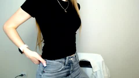 Snapshot of miss_angelina_ chatting on 05.12.26 Angelina online show from 05.12.26