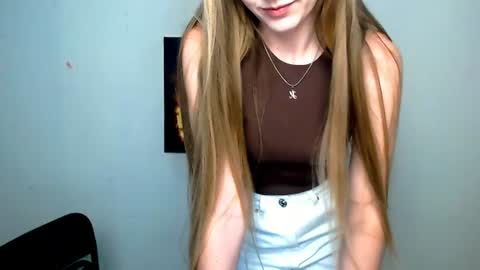 Snapshot of miss_angelina_ chatting on 06.12.26 Angelina online show from 06.12.26