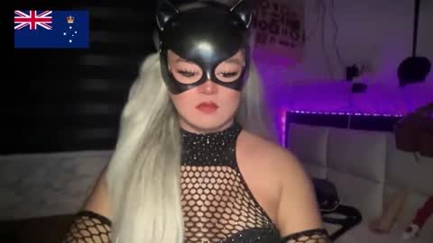 Call me  Miss Antonette  online show from 05.11.26