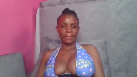 Snapshot of miss_belllo chatting on 09.17.25 miss_belllo online show from 09.17.25