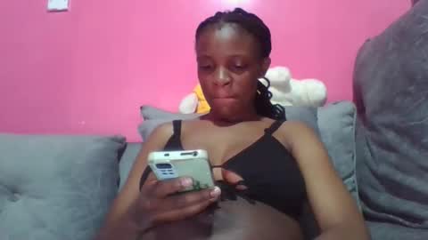 Snapshot of miss_belllo chatting on 09.29.25 miss_belllo online show from 09.29.25