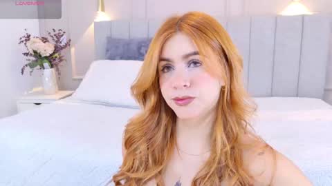 Snapshot of miss_carrot chatting on 10.08.25 julieta online show from 10.08.25