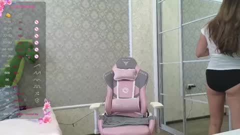 Snapshot of miss_divora chatting on 10.12.25 miss_divora online show from 10.12.25
