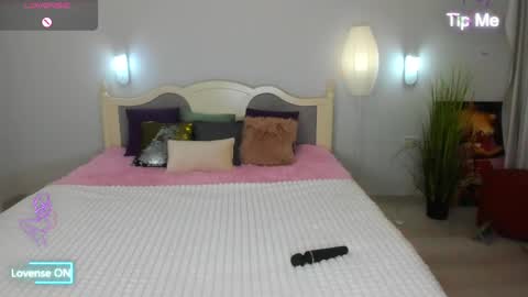 Elia online show from 02.15.25