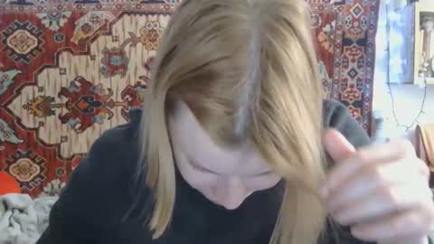 Snapshot of miss_elistia_ chatting on 04.20.26 Elis online show from 04.20.26