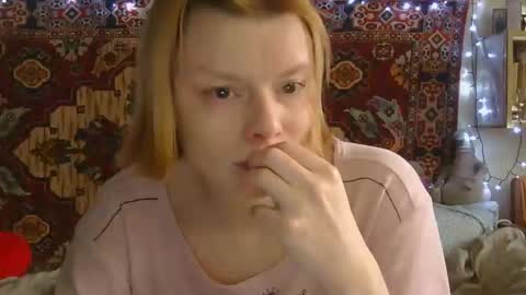 Snapshot of miss_elistia_ chatting on 04.27.26 Elis online show from 04.27.26