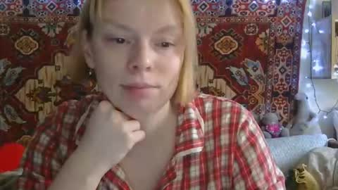 Snapshot of miss_elistia_ chatting on 05.14.26 Elis online show from 05.14.26