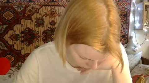 Snapshot of miss_elistia_ chatting on 05.28.26 Elis online show from 05.28.26