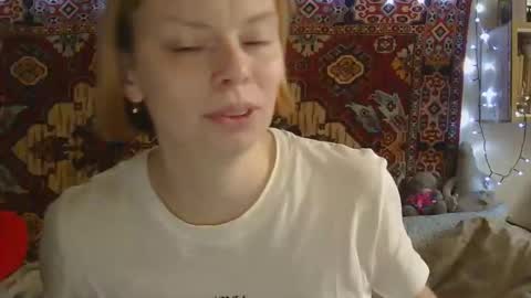 Snapshot of miss_elistia_ chatting on 05.29.26 Elis online show from 05.29.26