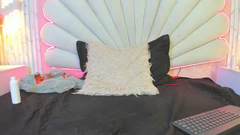 miss_evans_ online show from 01.06.26