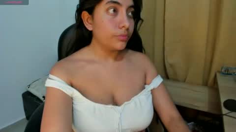 Snapshot of miss_eylens chatting on 02.01.25 miss_eylens online show from 02.01.25