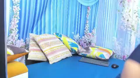 Snapshot of miss_flora chatting on 08.09.26 Monica Patricia online show from 08.09.26
