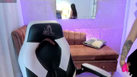Snapshot of miss_isabella_m chatting on 06.17.26 Isabella online show from 06.17.26