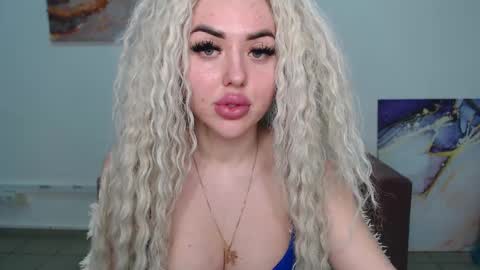 Snapshot of miss_kiten chatting on 03.05.25 miss_kiten online show from 03.05.25