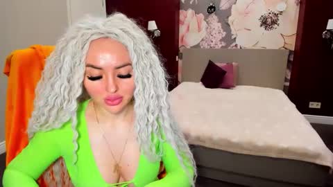 Snapshot of miss_kiten chatting on 09.11.25 miss_kiten online show from 09.11.25