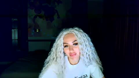 Snapshot of miss_kiten chatting on 09.14.25 miss_kiten online show from 09.14.25