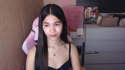Snapshot of miss_lei18 chatting on 03.08.25 leii online show from 03.08.25