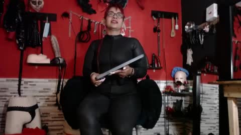 Snapshot of miss_mirandaa chatting on 04.12.26 Mistress Miranda online show from 04.12.26