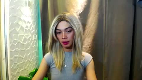 Snapshot of miss_moheera_xxx chatting on 03.09.26 Moheera online show from 03.09.26