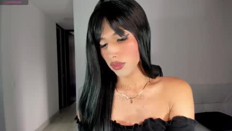 Snapshot of miss_myers chatting on 02.28.25 Goddess Myers thumb up is important for me kisses online show from 02.28.25