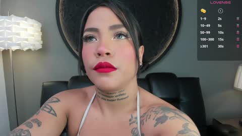 Snapshot of miss_vaiolette chatting on 02.01.25 Vaiolette online show from 02.01.25